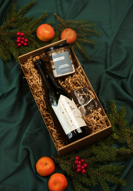 DZIRKSTOŠĀM SARUNĀM